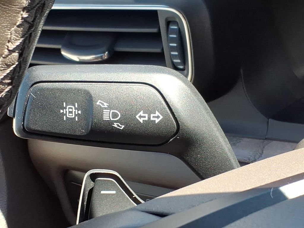 Used 2020 Ford Explorer Platinum w/ Premium Technology Package image 23