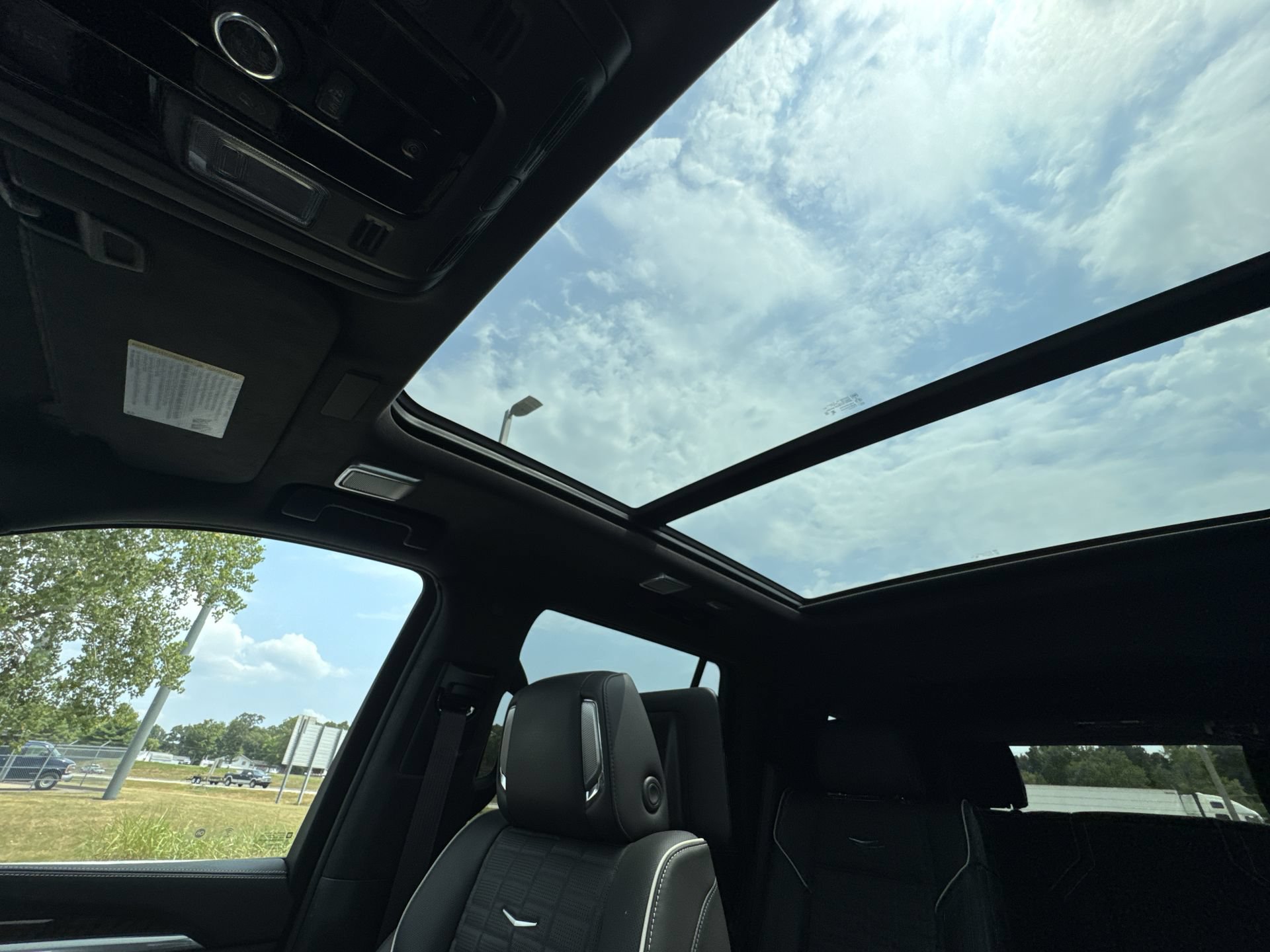 Certified 2025 Cadillac Escalade Sport Platinum w/ LPO, Floor Liner Package AWD/4WD image 21