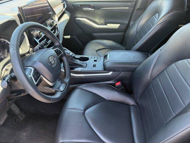 Used 2023 Toyota Highlander XLE FWD image 17
