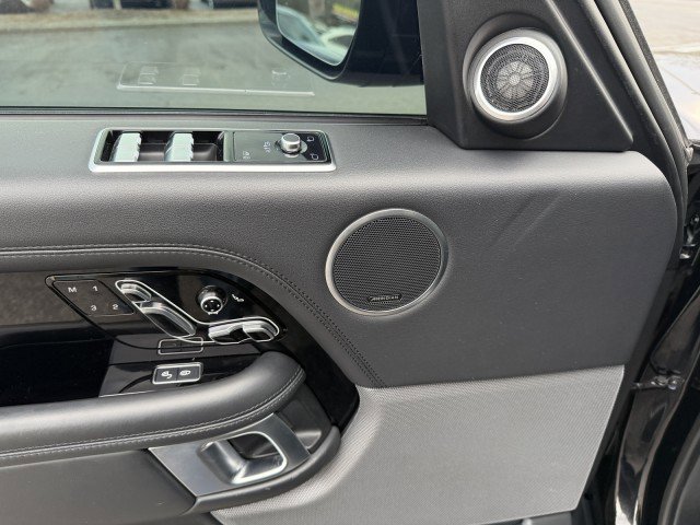 Used 2020 Land Rover Range Rover HSE image 11