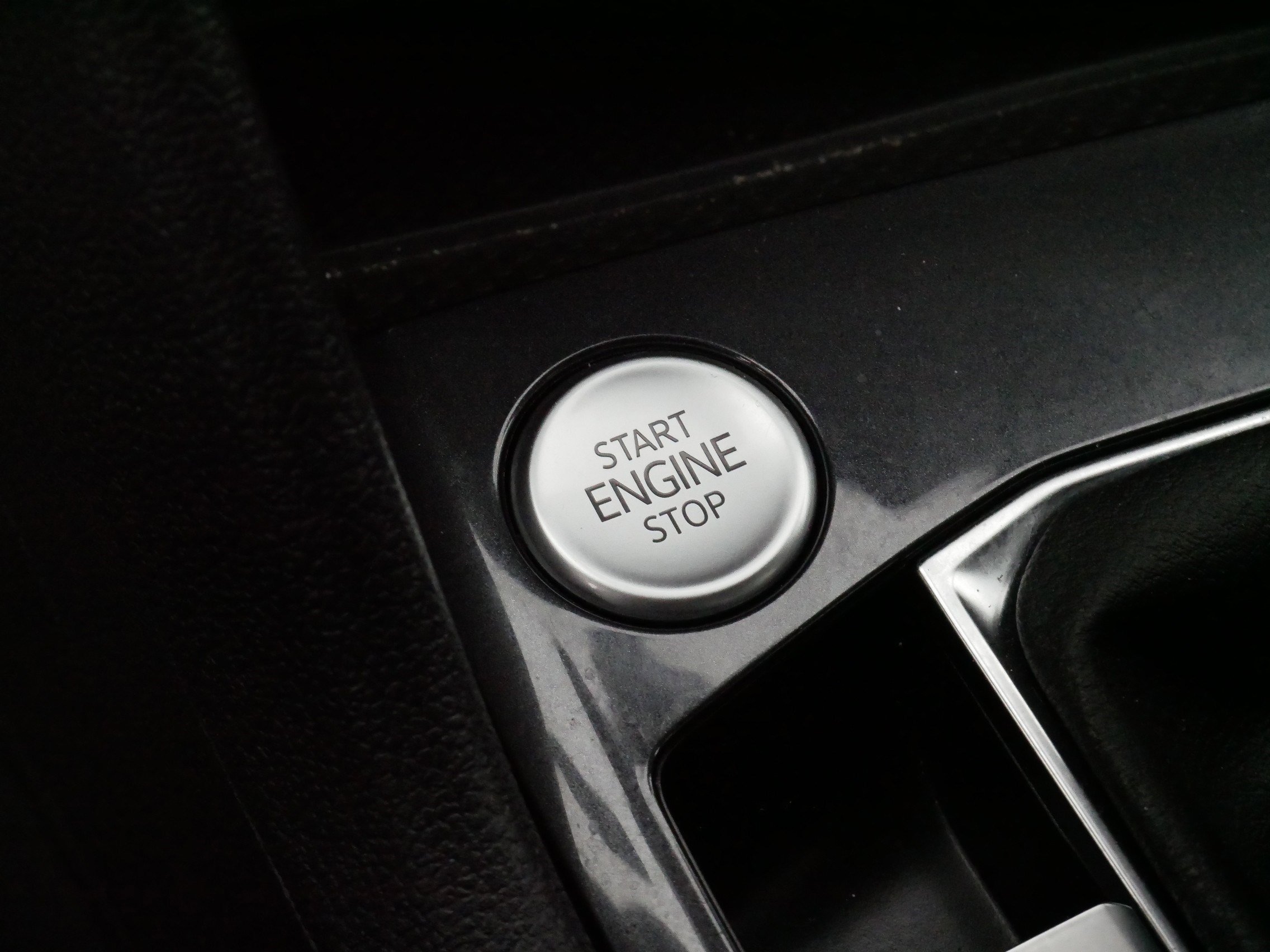 Used 2023 Volkswagen Tiguan SEL R-Line image 30