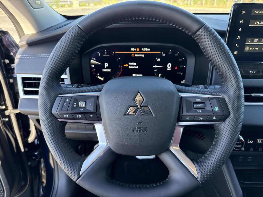 New 2025 Mitsubishi Outlander SEL image 39