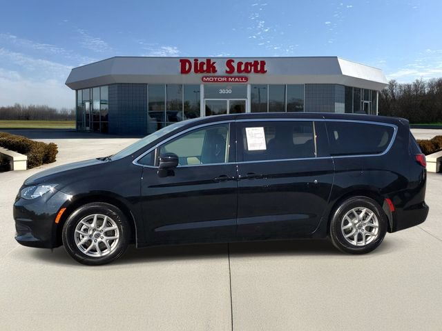 Used 2024 Chrysler Voyager LX FWD image 4