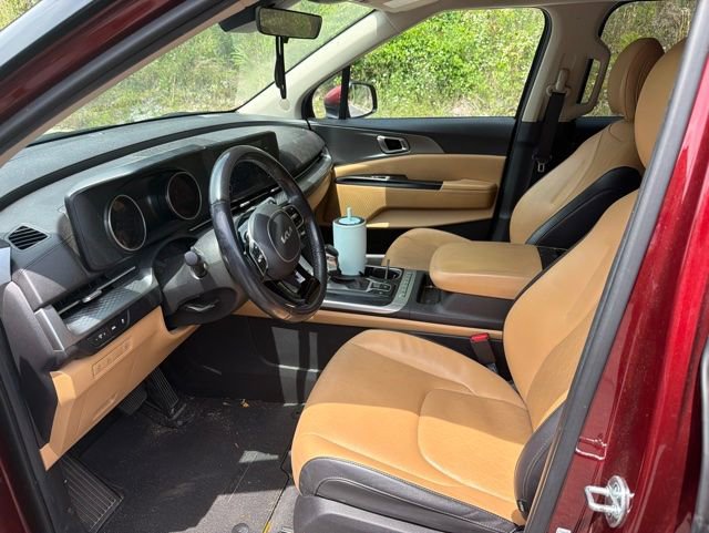 Used 2023 Kia Carnival LX FWD image 10