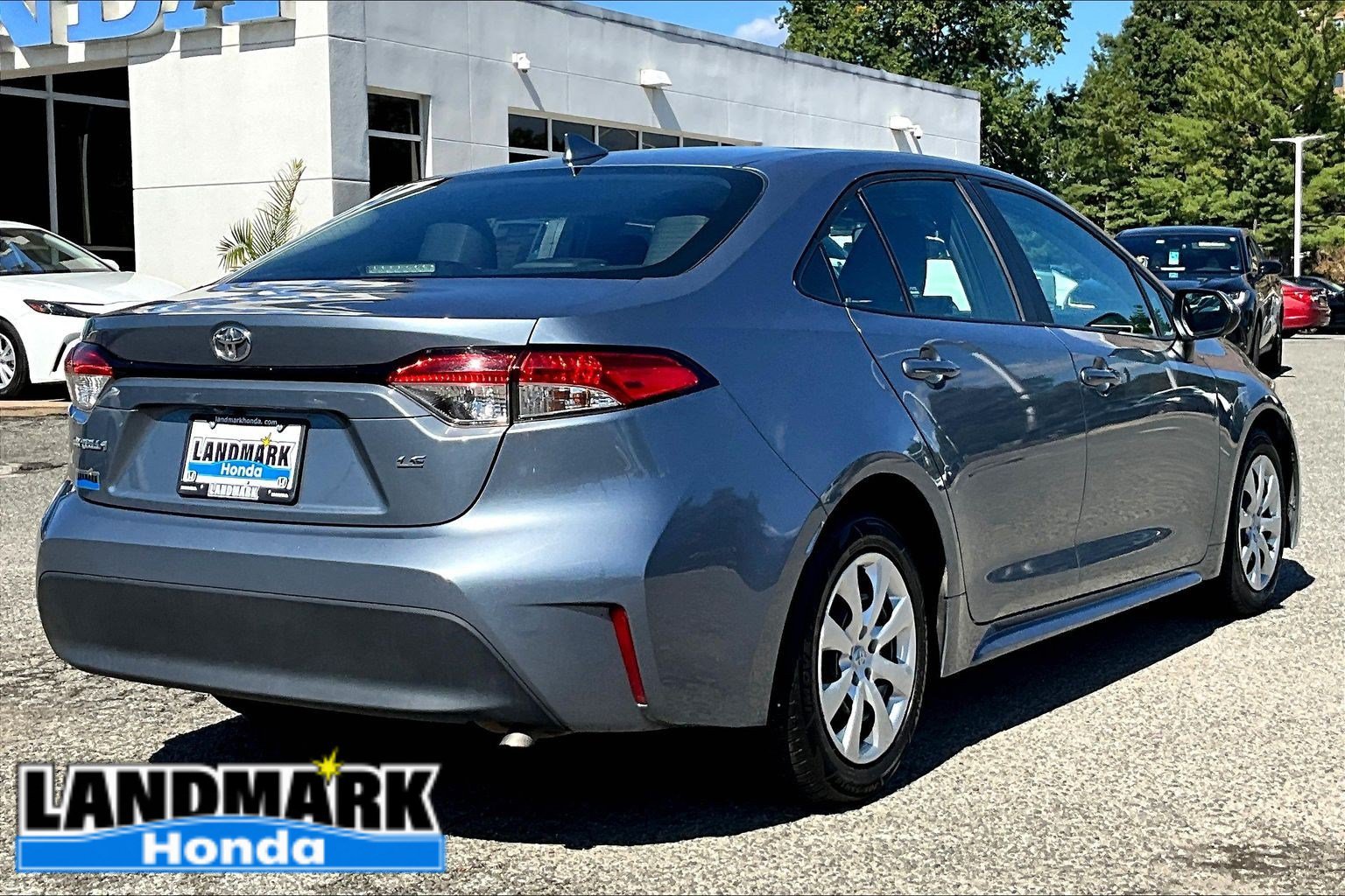 Used 2024 Toyota Corolla LE FWD image 2