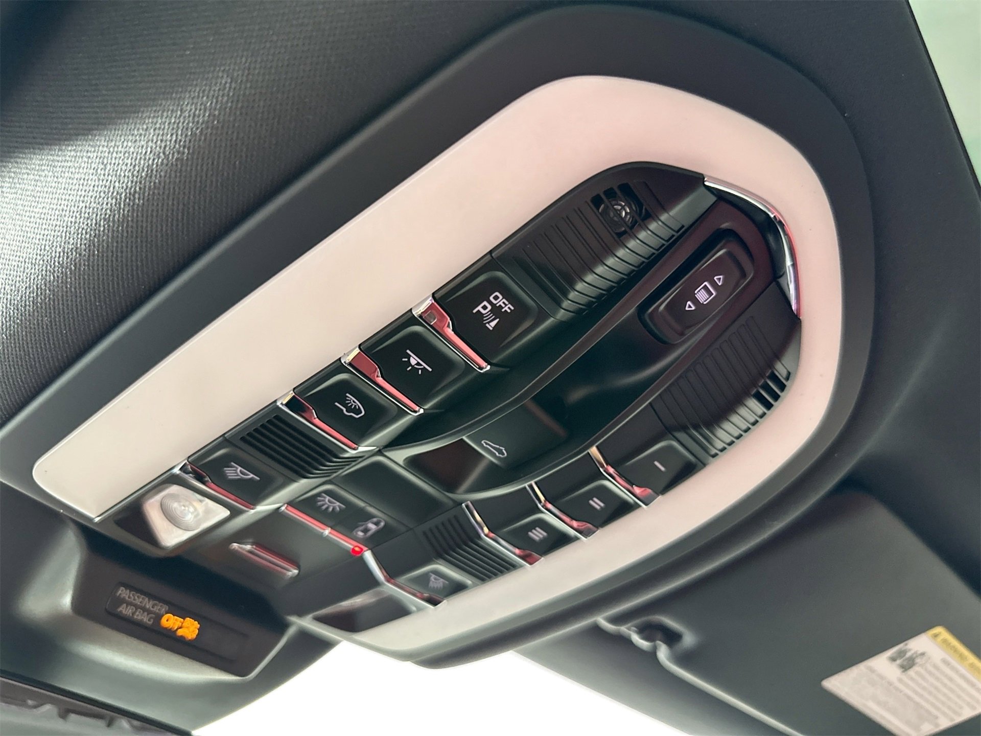 New 2026 Porsche Macan image 25