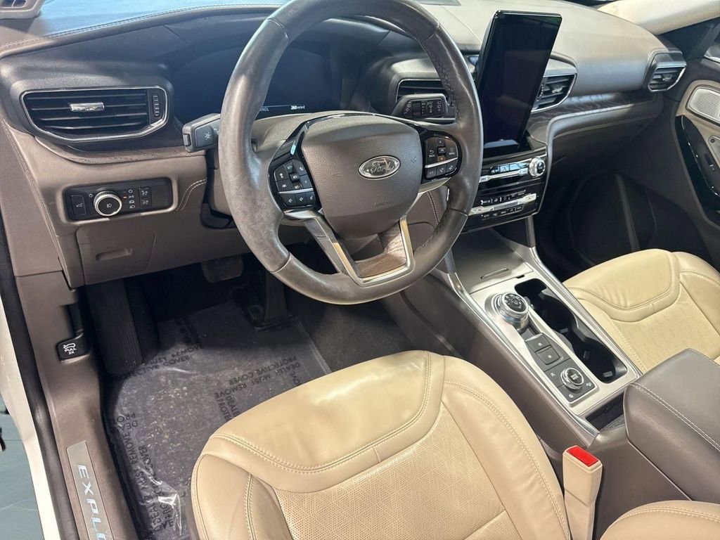 Used 2023 Ford Explorer Platinum w/ Technology Package AWD/4WD image 11