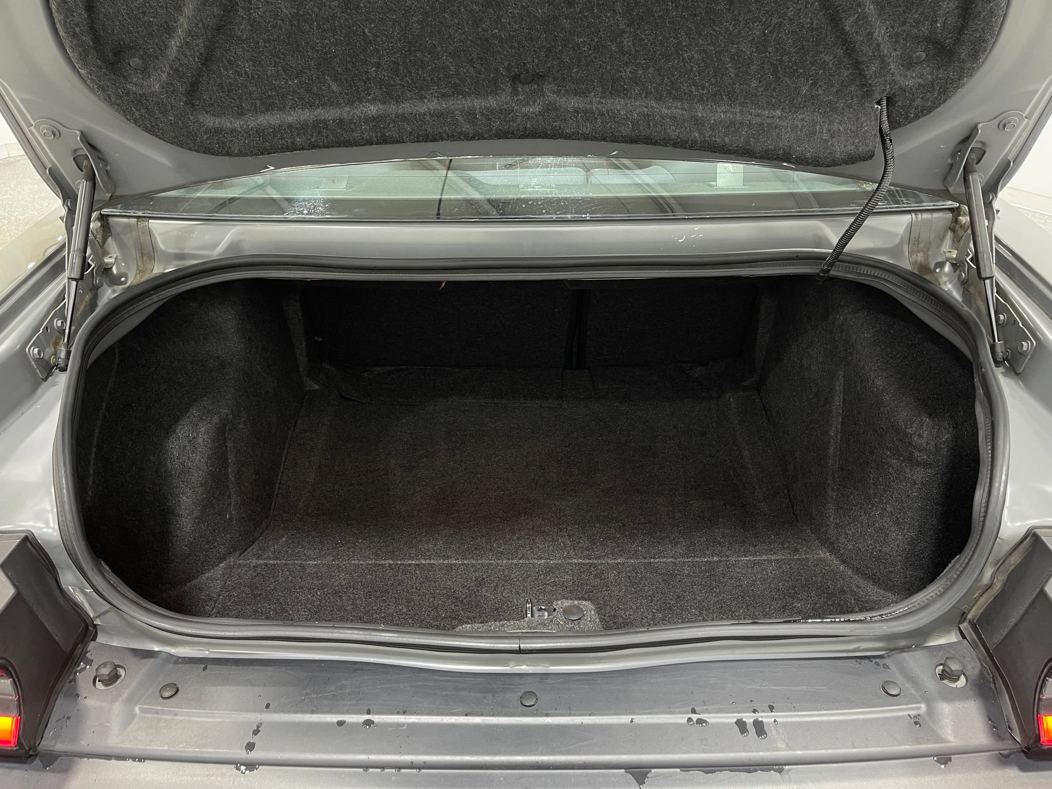 Used 2018 Dodge Challenger R/T RWD image 23