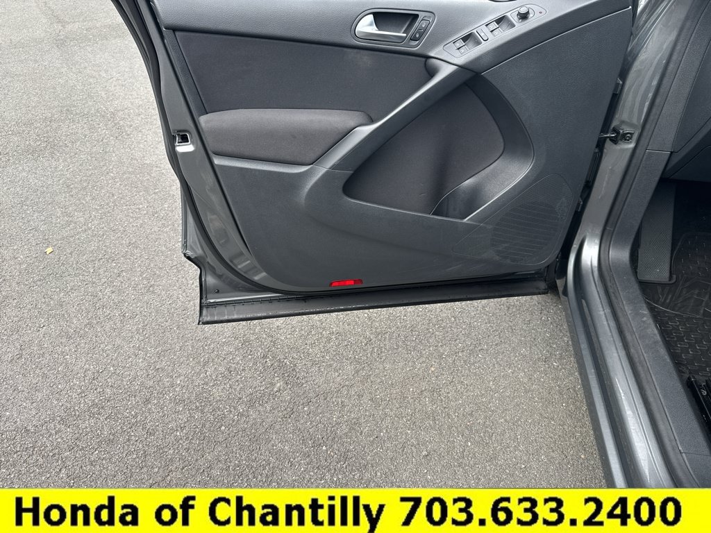 Used 2018 Volkswagen Tiguan Limited AWD/4WD image 23