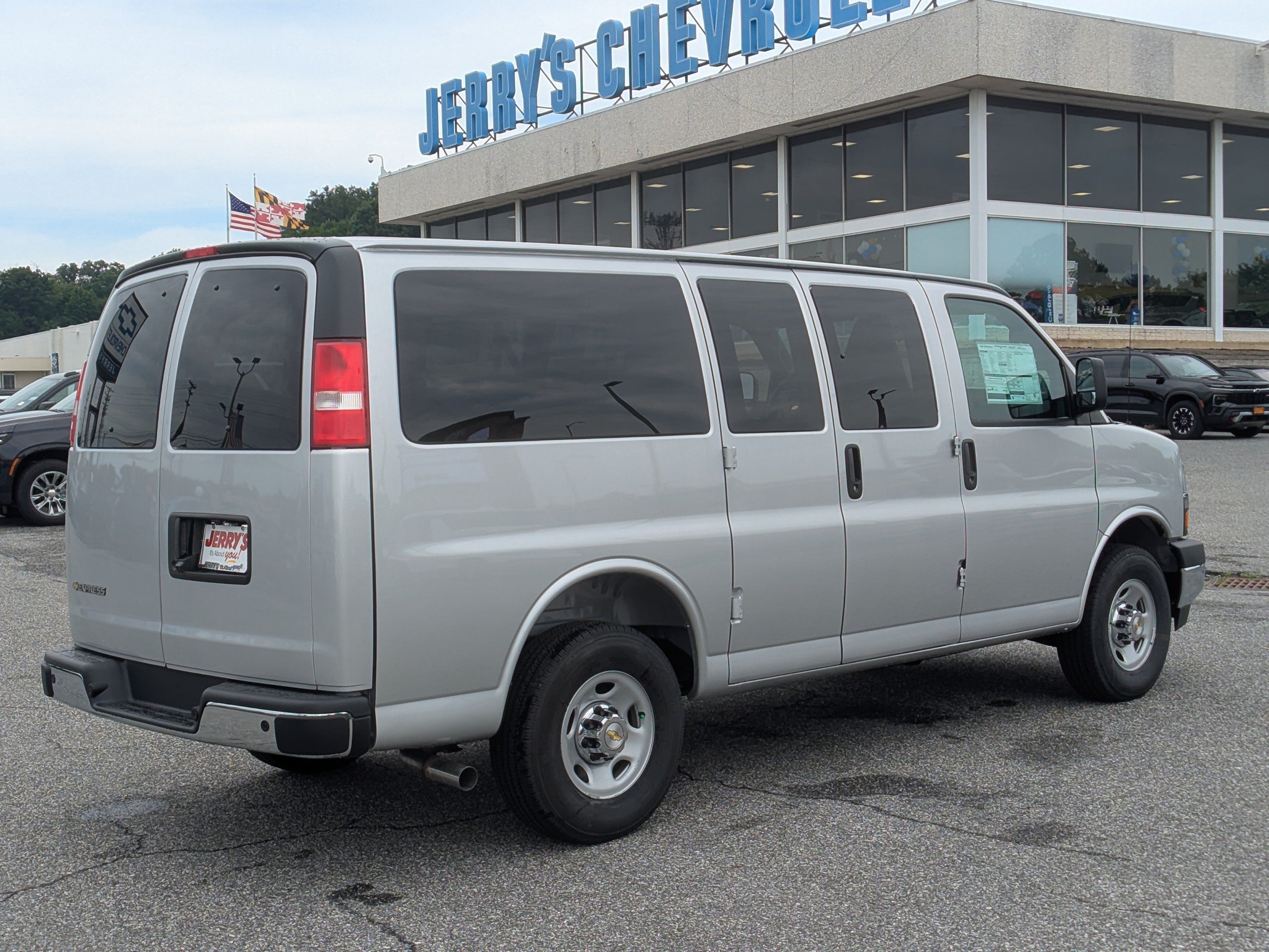 New 2026 Chevrolet Express 2500 LT w/ LT Preferred Equipment Group RWD image 8