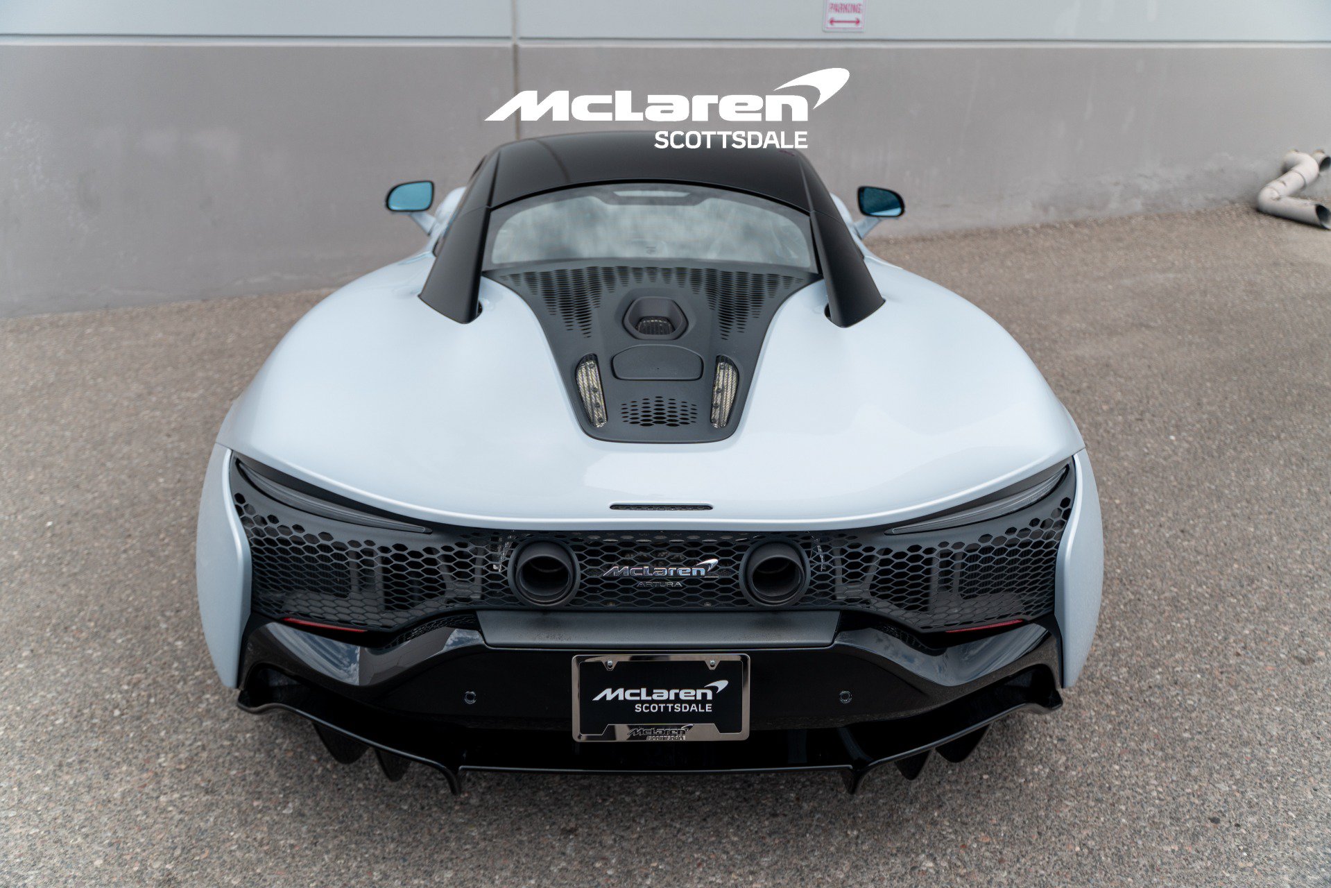 Used 2023 McLaren Artura RWD image 25