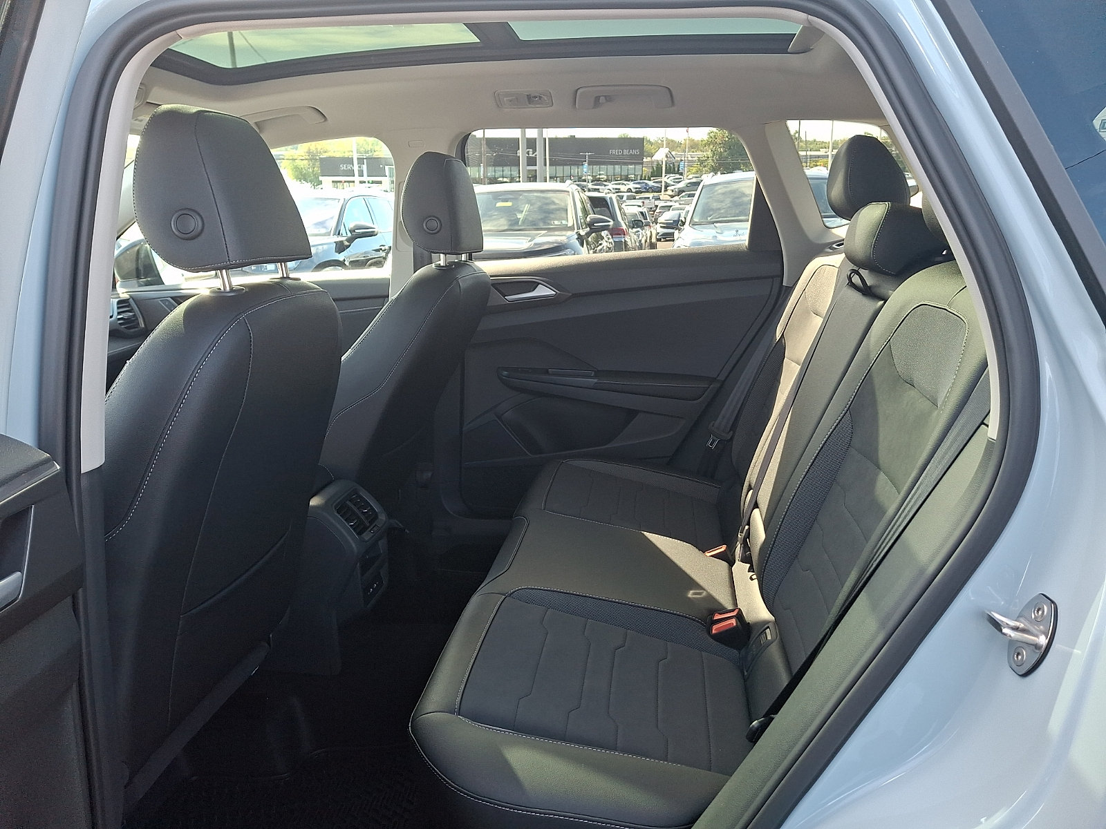 New 2027 Volkswagen Taos SE AWD/4WD image 5
