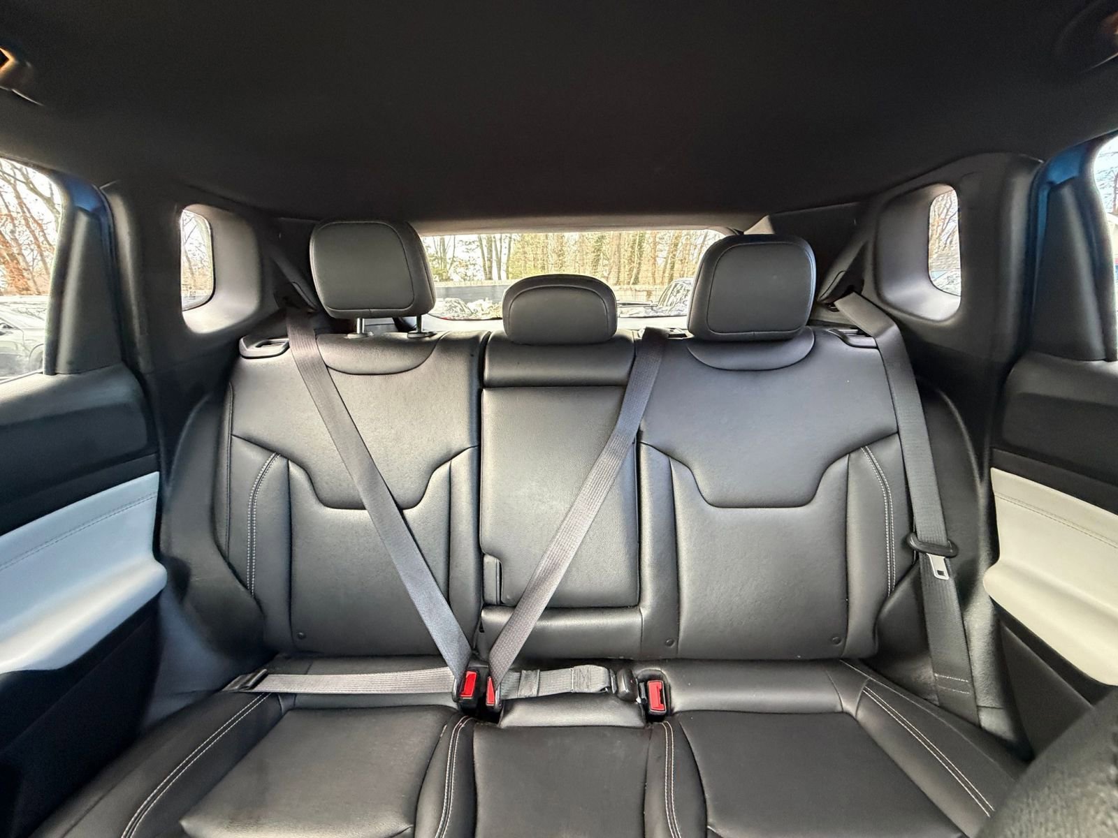 Used 2025 Jeep Compass Limited image 39