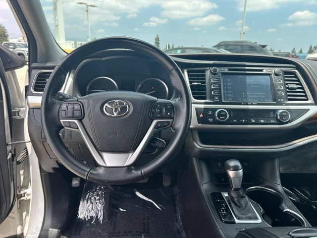 Used 2017 Toyota Highlander Limited w/ Carpet Mat Package FWD image 15