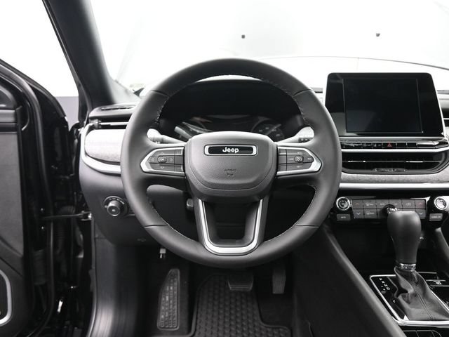 New 2025 Jeep Compass Latitude w/ Sun & Sound Group AWD/4WD image 27