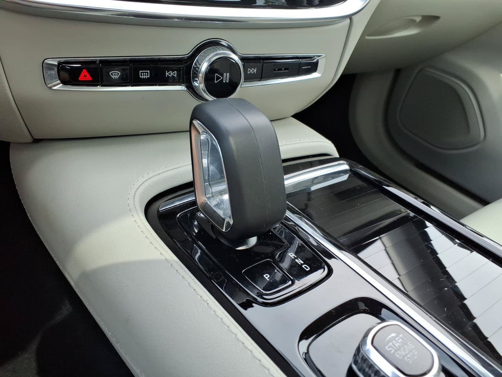 Used 2024 Volvo S60 T8 Ultimate w/ Climate Package AWD/4WD image 26