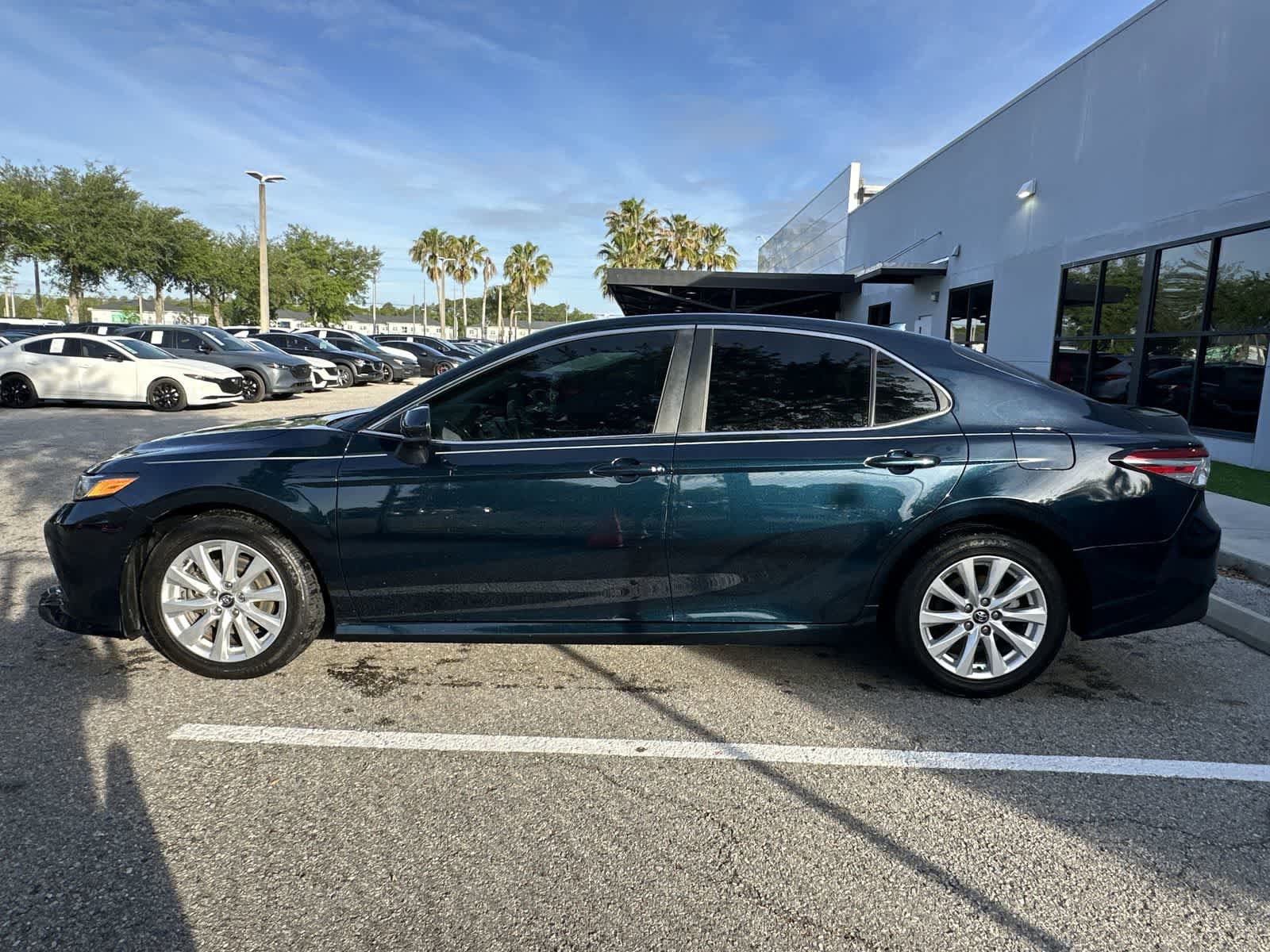 Used 2020 Toyota Camry LE FWD image 5