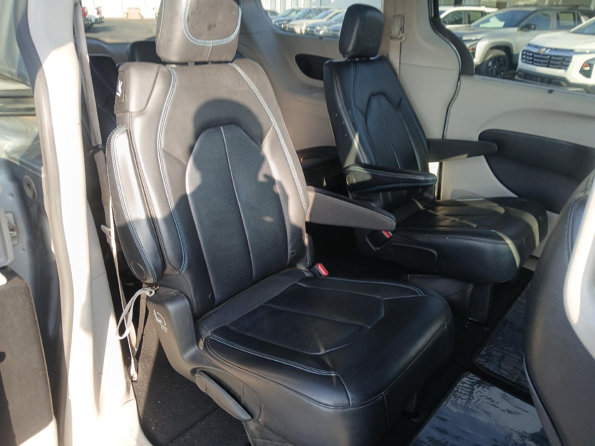 Used 2021 Chrysler Pacifica Touring-L w/ Premium & Safety Sphere Group FWD image 21