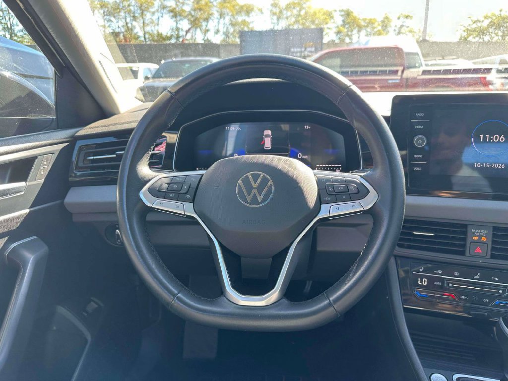 Used 2025 Volkswagen Jetta SE FWD image 13