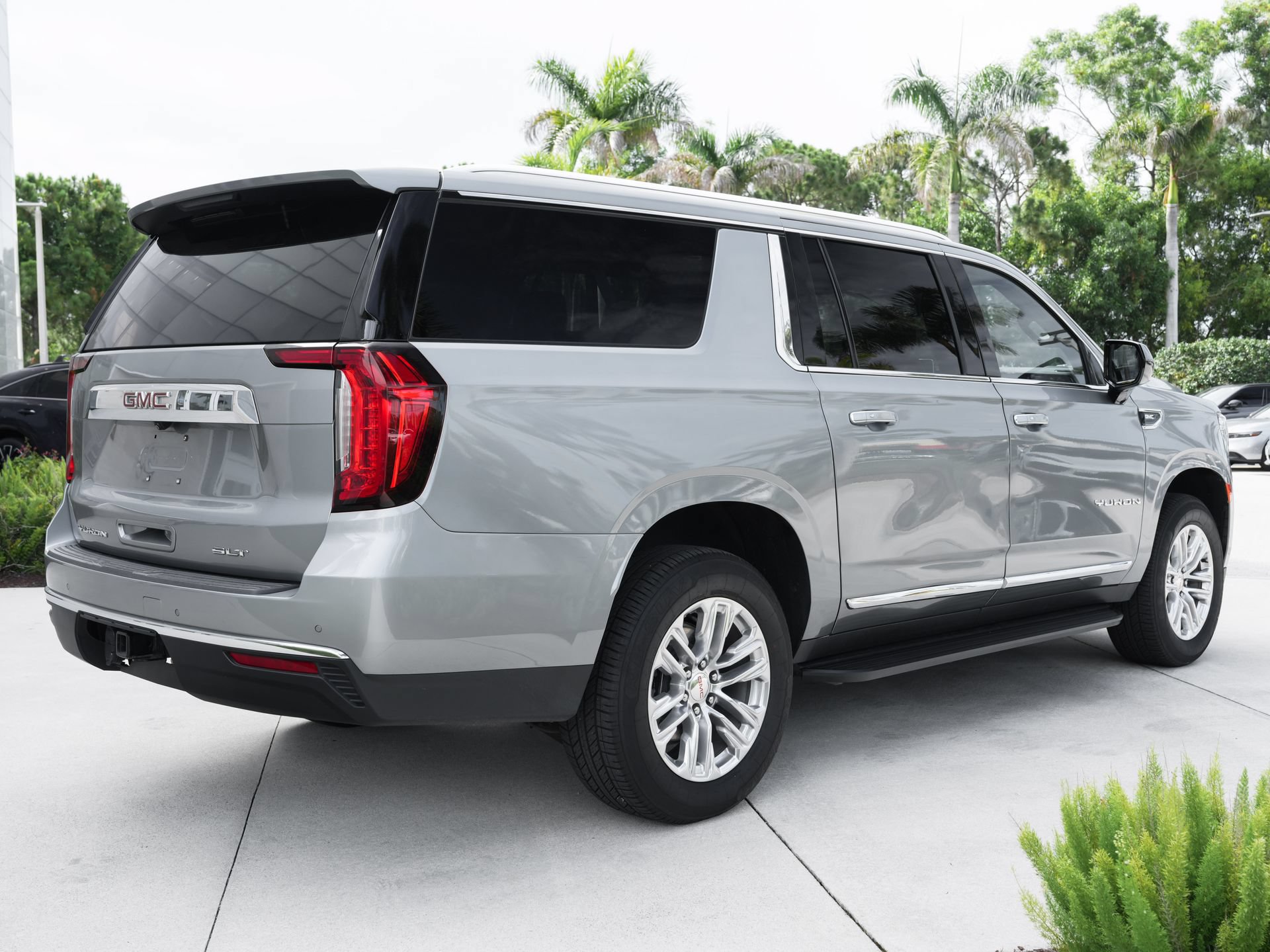 Used 2024 GMC Yukon XL SLT RWD image 25