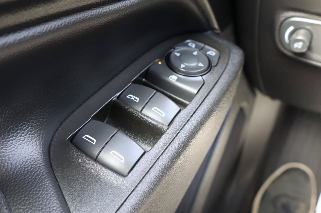 Used 2023 Chevrolet Equinox LT AWD/4WD image 9
