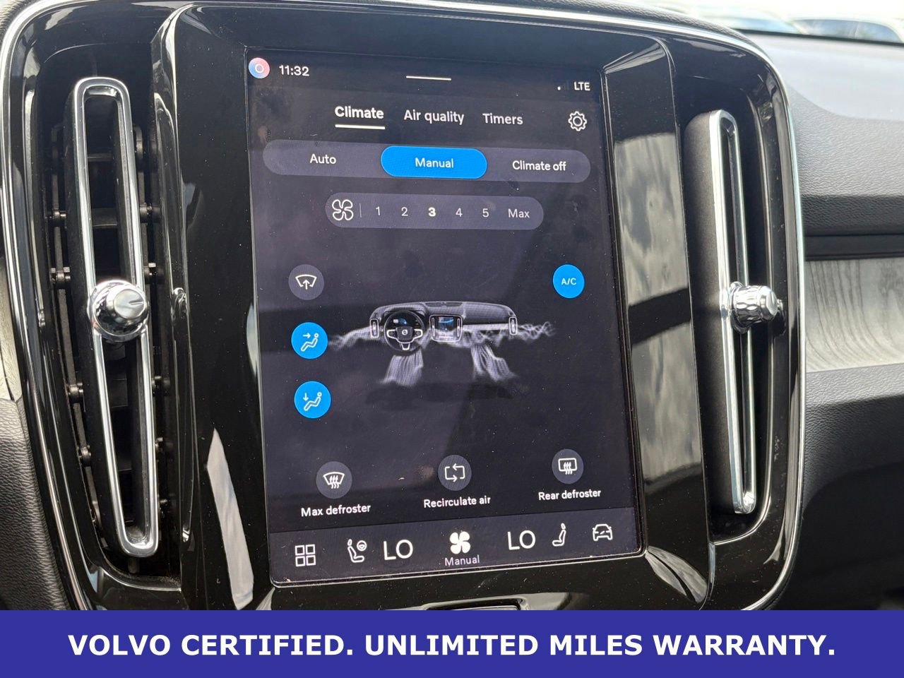 Certified 2025 Volvo XC40 B5 Plus AWD/4WD image 21