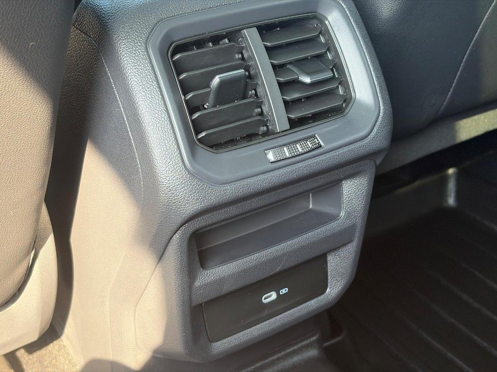 Certified 2023 Volkswagen Taos SEL AWD/4WD image 11