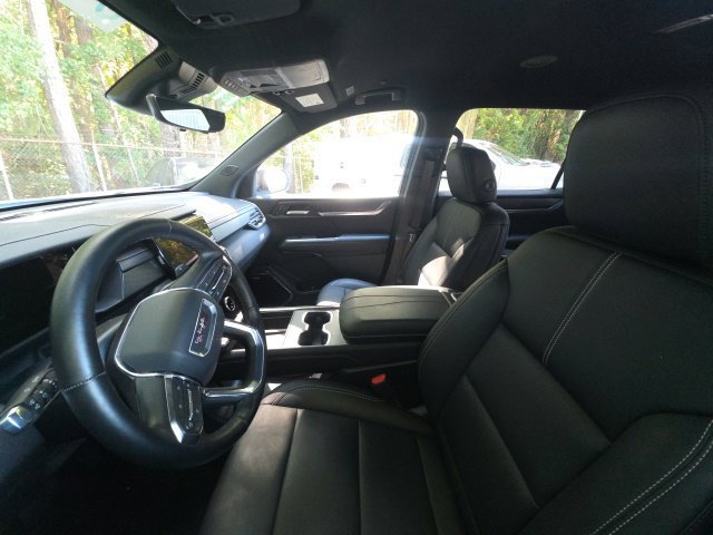 Used 2026 GMC Acadia Elevation w/ Elevation Premium Package FWD image 10