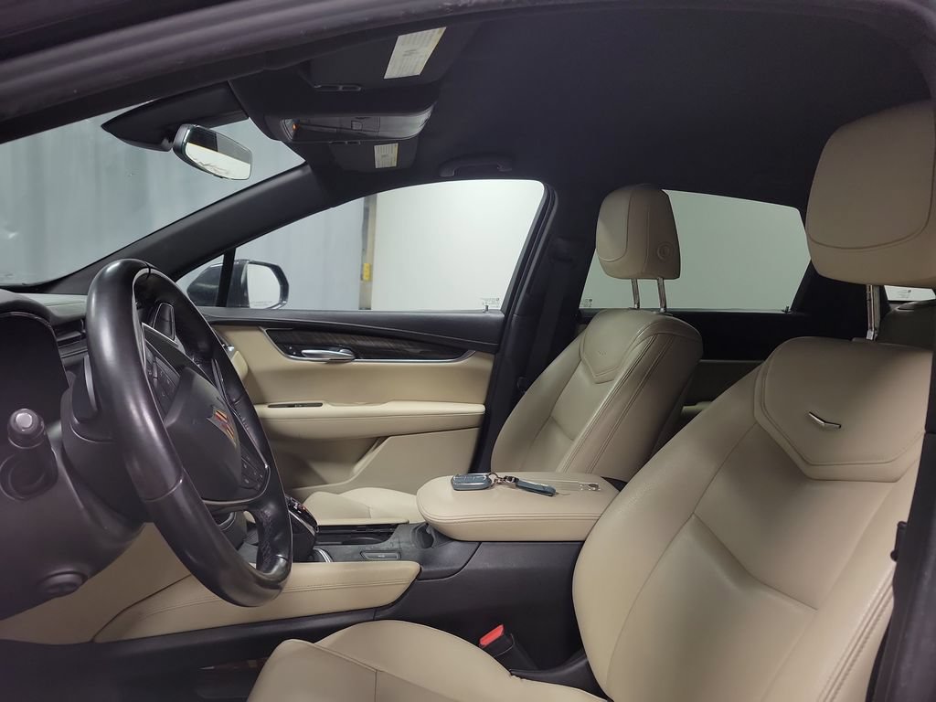 Used 2019 Cadillac XT5 FWD image 16
