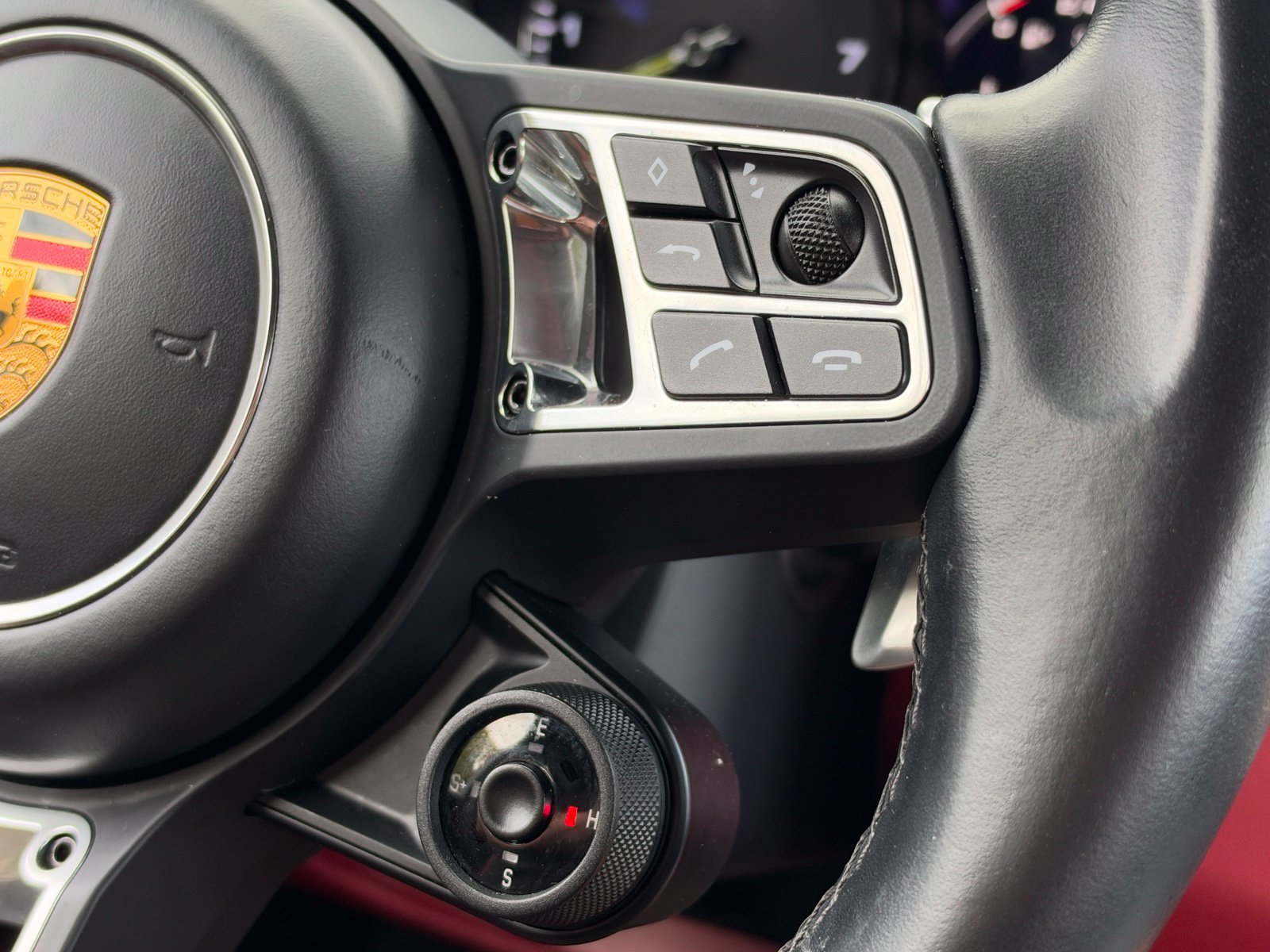 Certified 2020 Porsche Cayenne Turbo S AWD/4WD image 27
