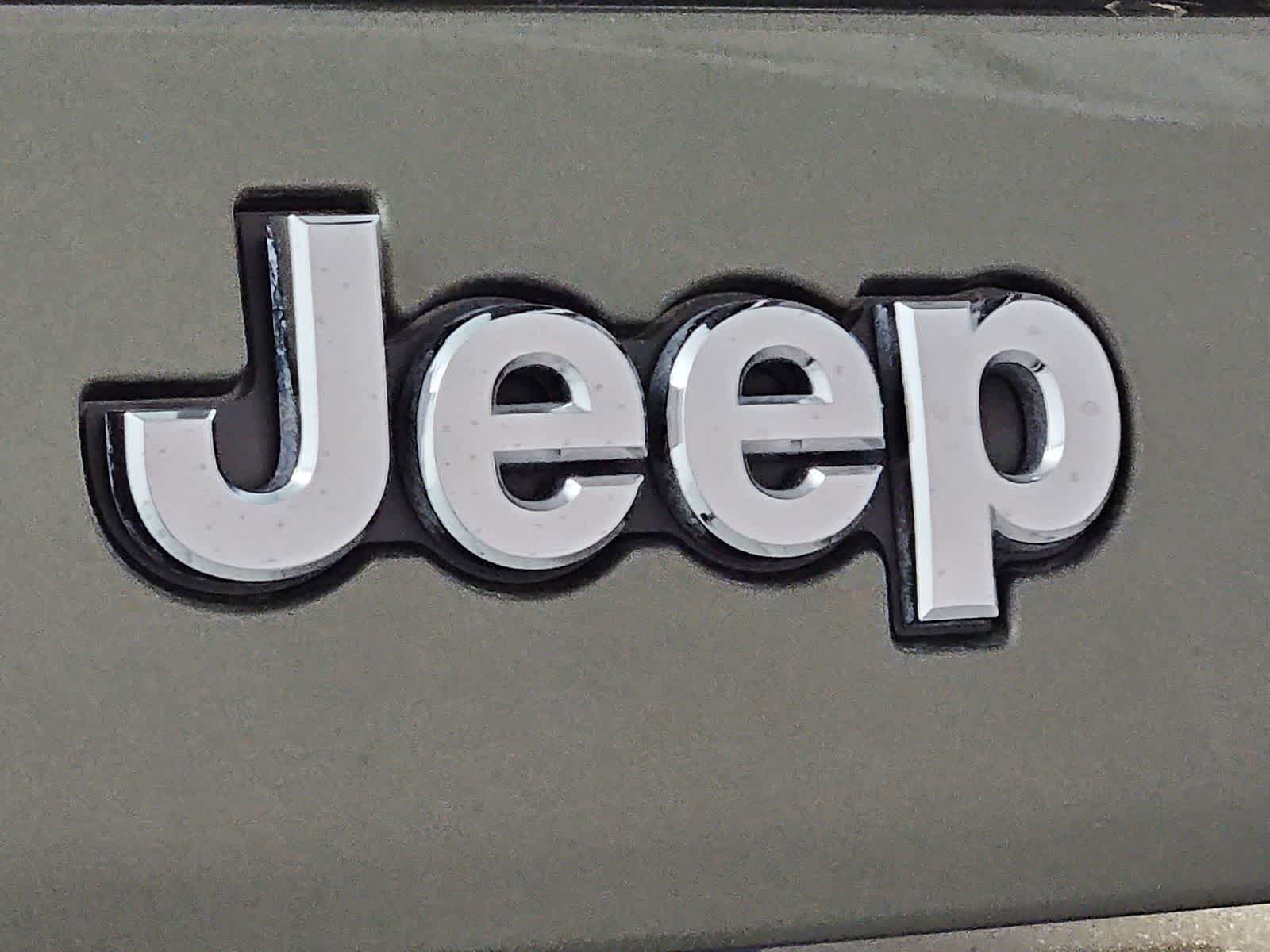 Used 2019 Jeep Cherokee Limited w/ Technology Group AWD/4WD image 11