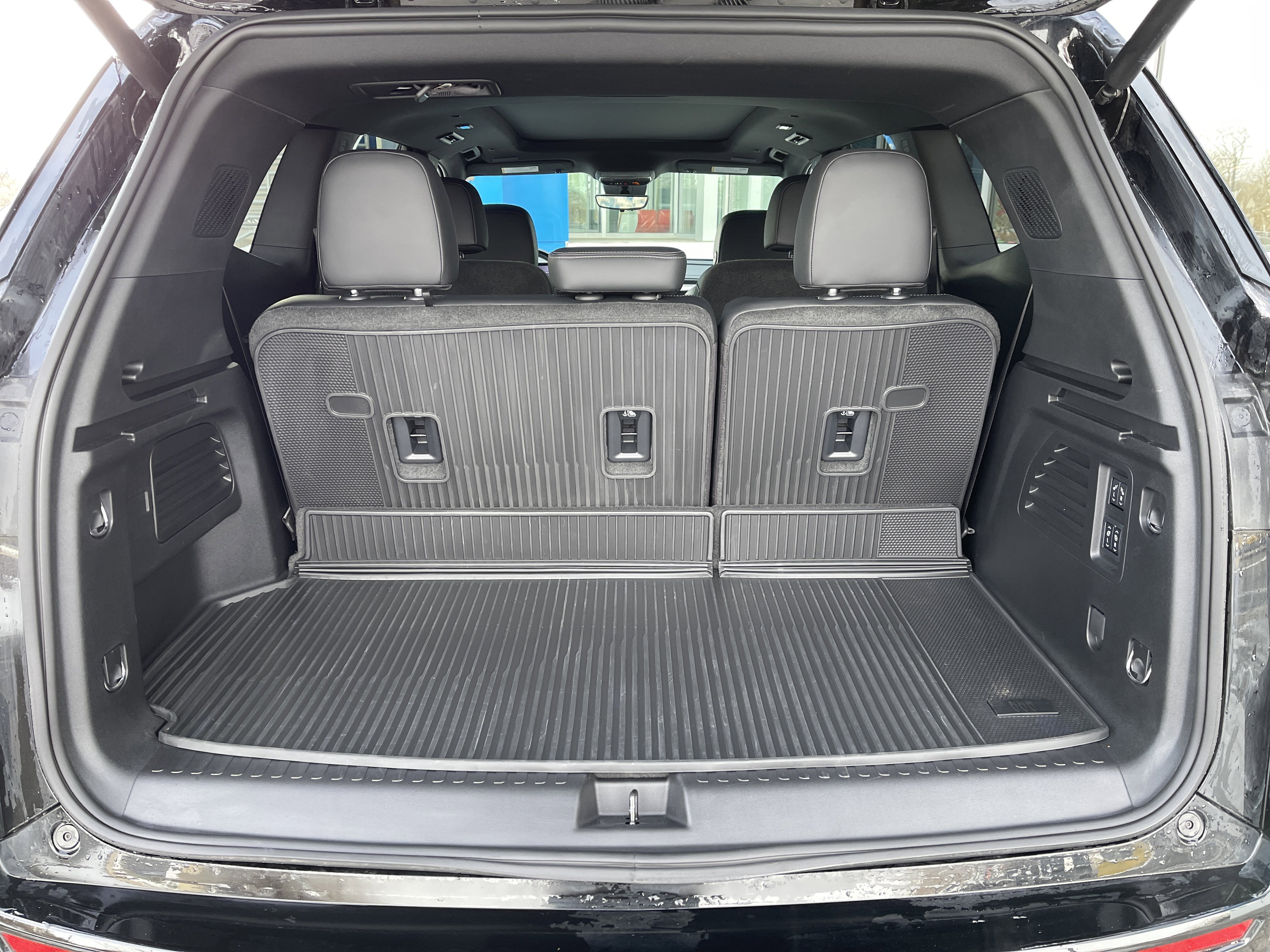 Used 2025 Buick Enclave Avenir w/ Super Cruise Package image 51