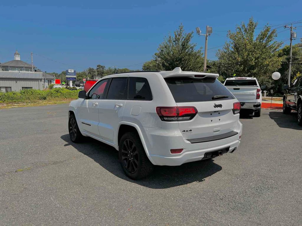 Used 2020 Jeep Grand Cherokee Altitude image 5