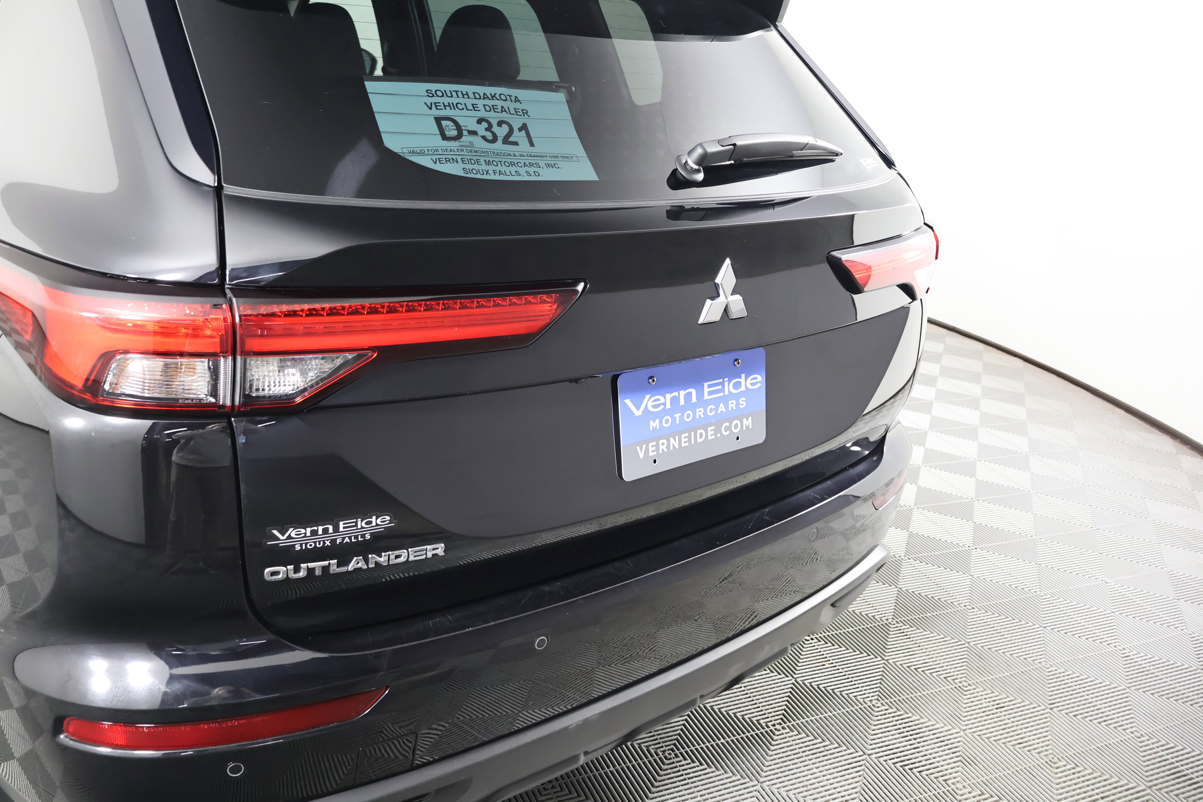 Used 2023 Mitsubishi Outlander ES AWD/4WD image 15