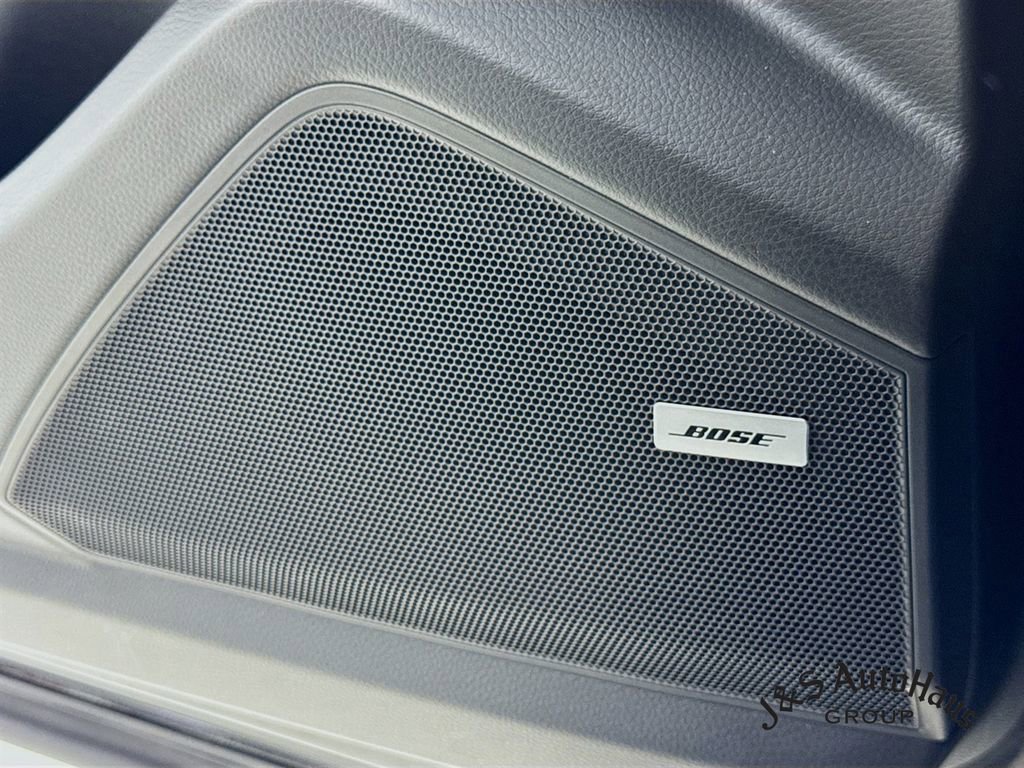 Used 2024 Porsche Cayenne w/ Premium Package image 25