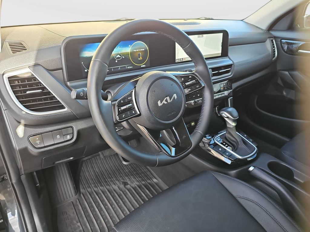 Used 2024 Kia Seltos EX FWD image 9