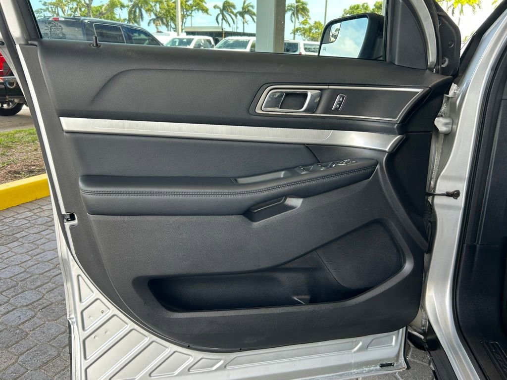 Used 2017 Ford Explorer XLT w/ Equipment Group 202A image 34