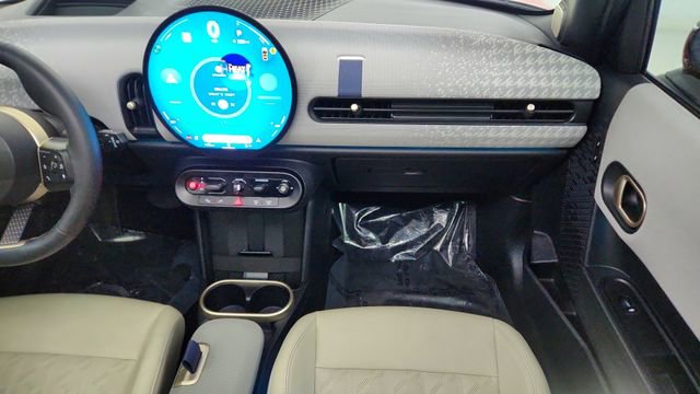 Used 2025 MINI Cooper 4-Door Hardtop image 36