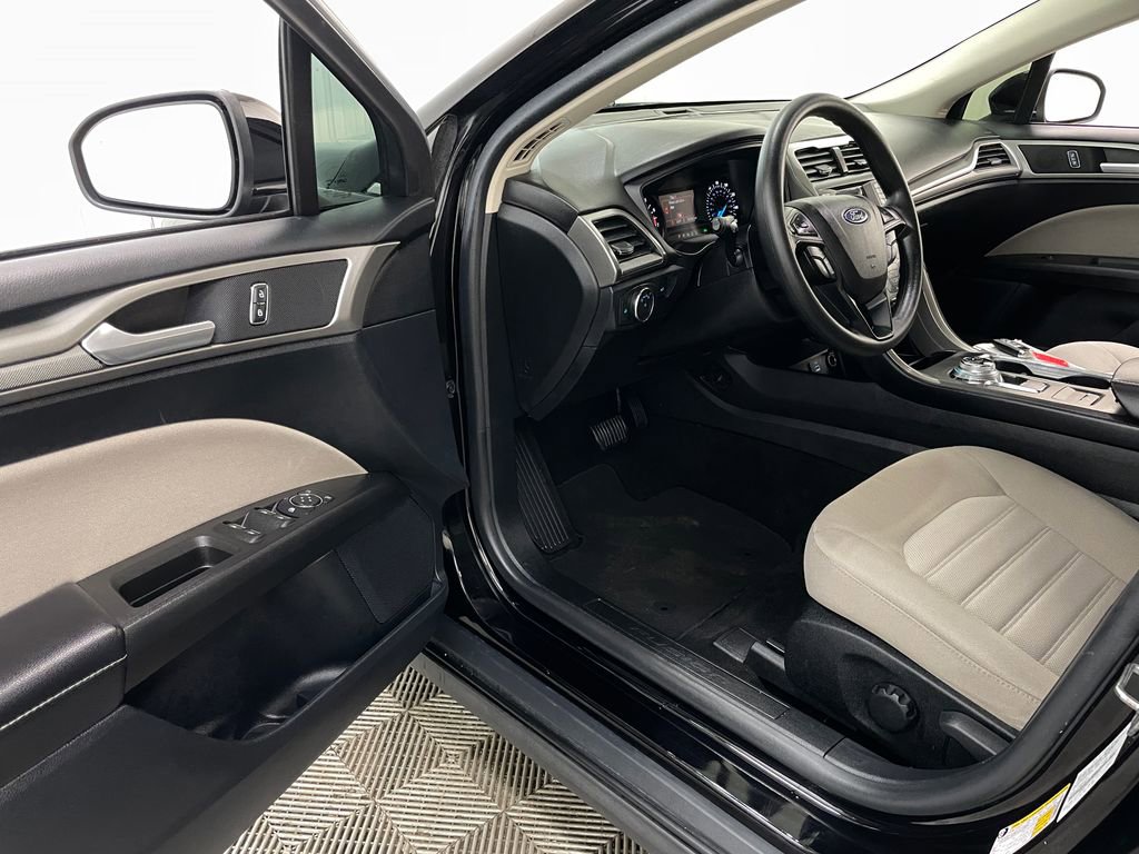 Used 2020 Ford Fusion S image 18