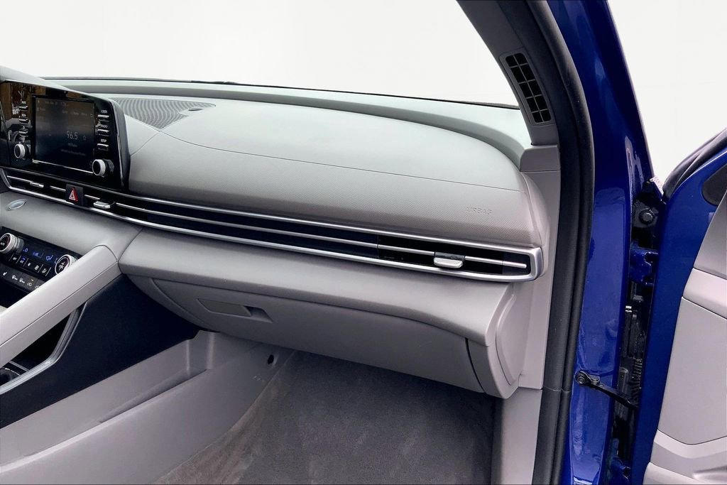 Used 2021 Hyundai Elantra SEL w/ Convenience + Premium Package image 18