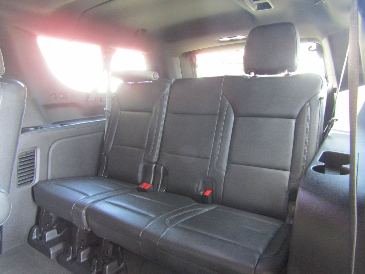 Used 2021 Chevrolet Suburban LT w/ Luxury Package RWD image 10