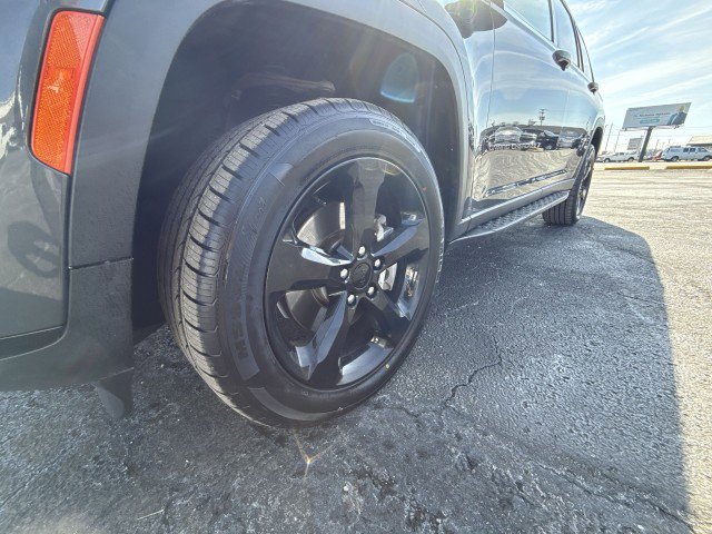 Used 2022 Jeep Grand Cherokee L Limited w/ Black Appearance Package image 19