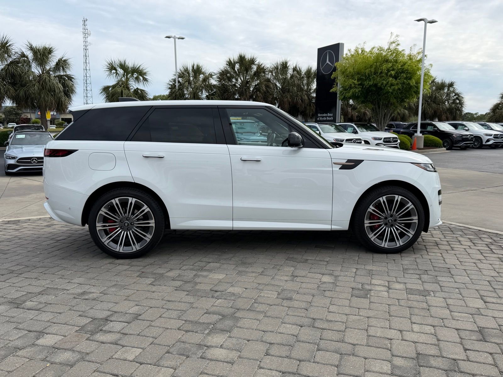 Used 2024 Land Rover Range Rover Sport Dynamic SE image 8