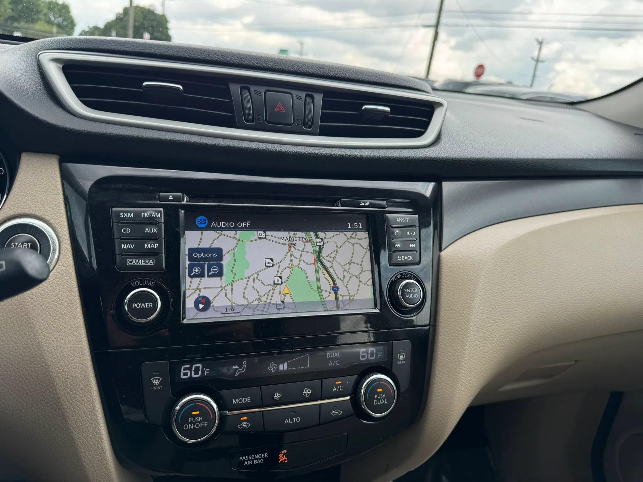 Used 2016 Nissan Rogue SV w/ SV Premium Package FWD image 18