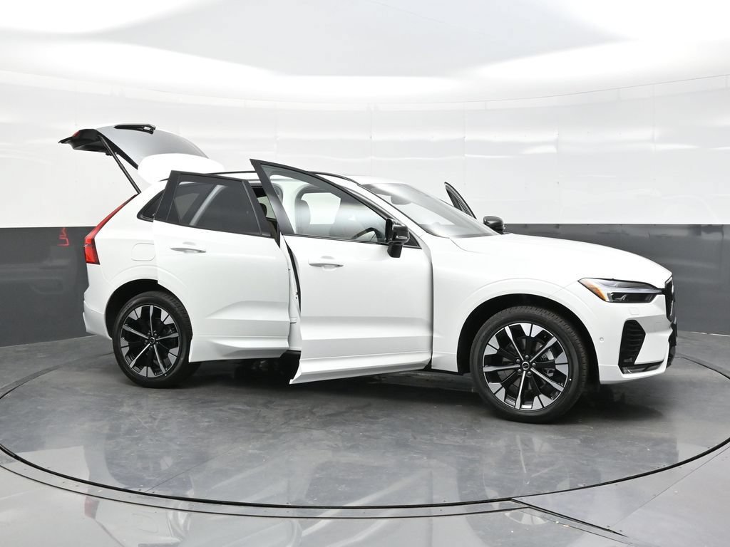 New 2026 Volvo XC60 B5 Plus w/ Climate Package PRO AWD/4WD image 44