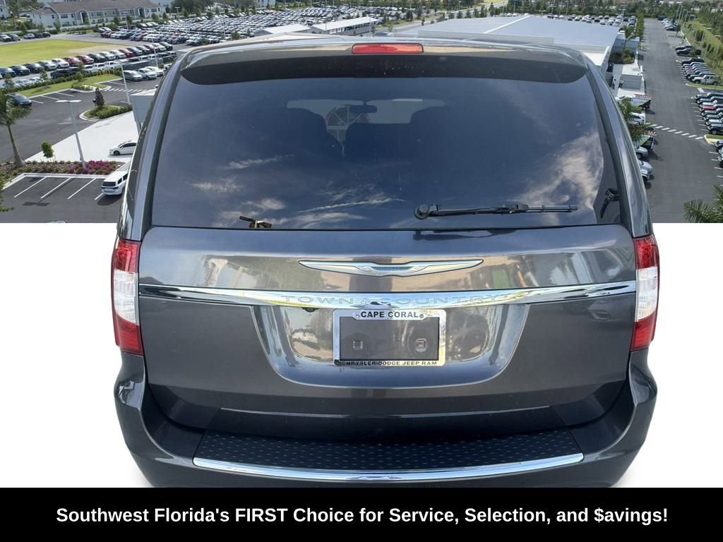 Used 2016 Chrysler Town & Country Touring w/ Driver Convenience Group image 7