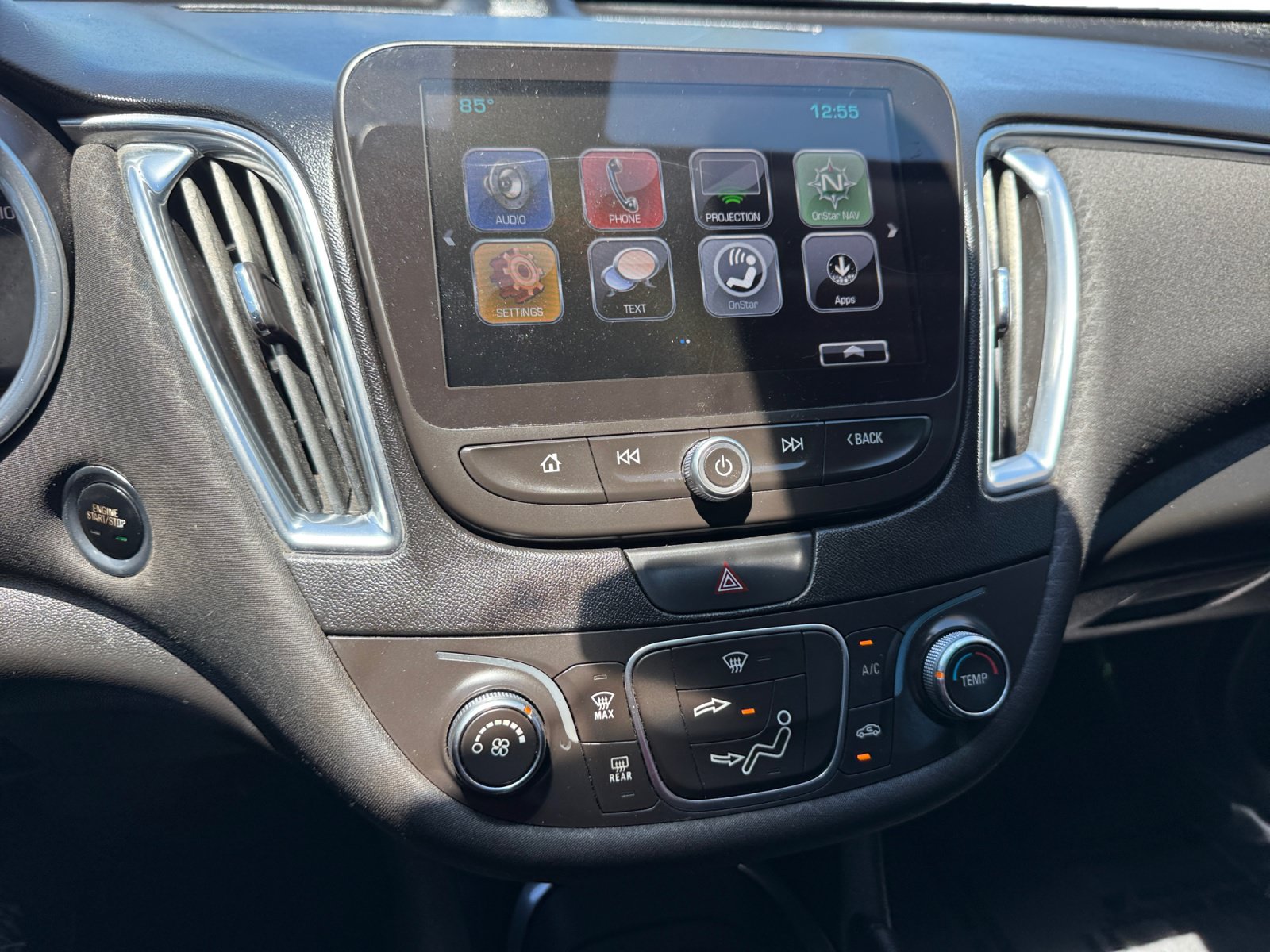 Used 2018 Chevrolet Malibu LT FWD image 12