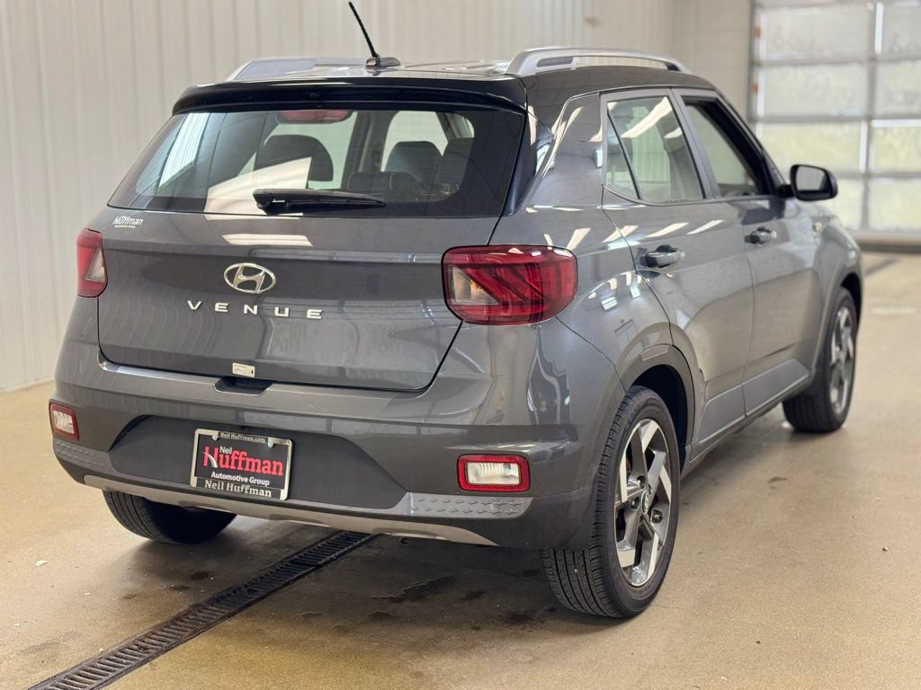 Used 2025 Hyundai Venue Limited FWD image 5