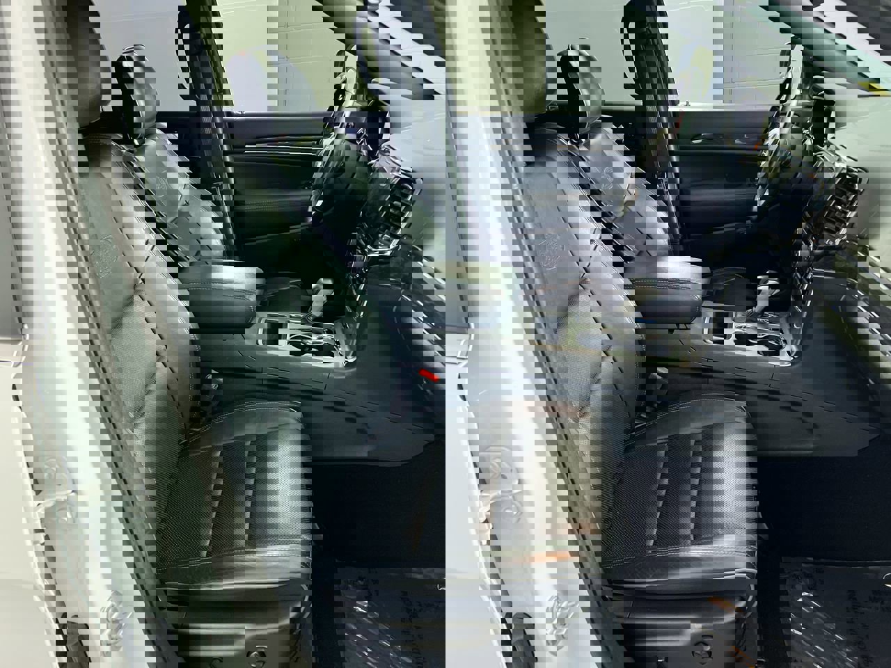 Used 2020 Jeep Grand Cherokee Overland image 28