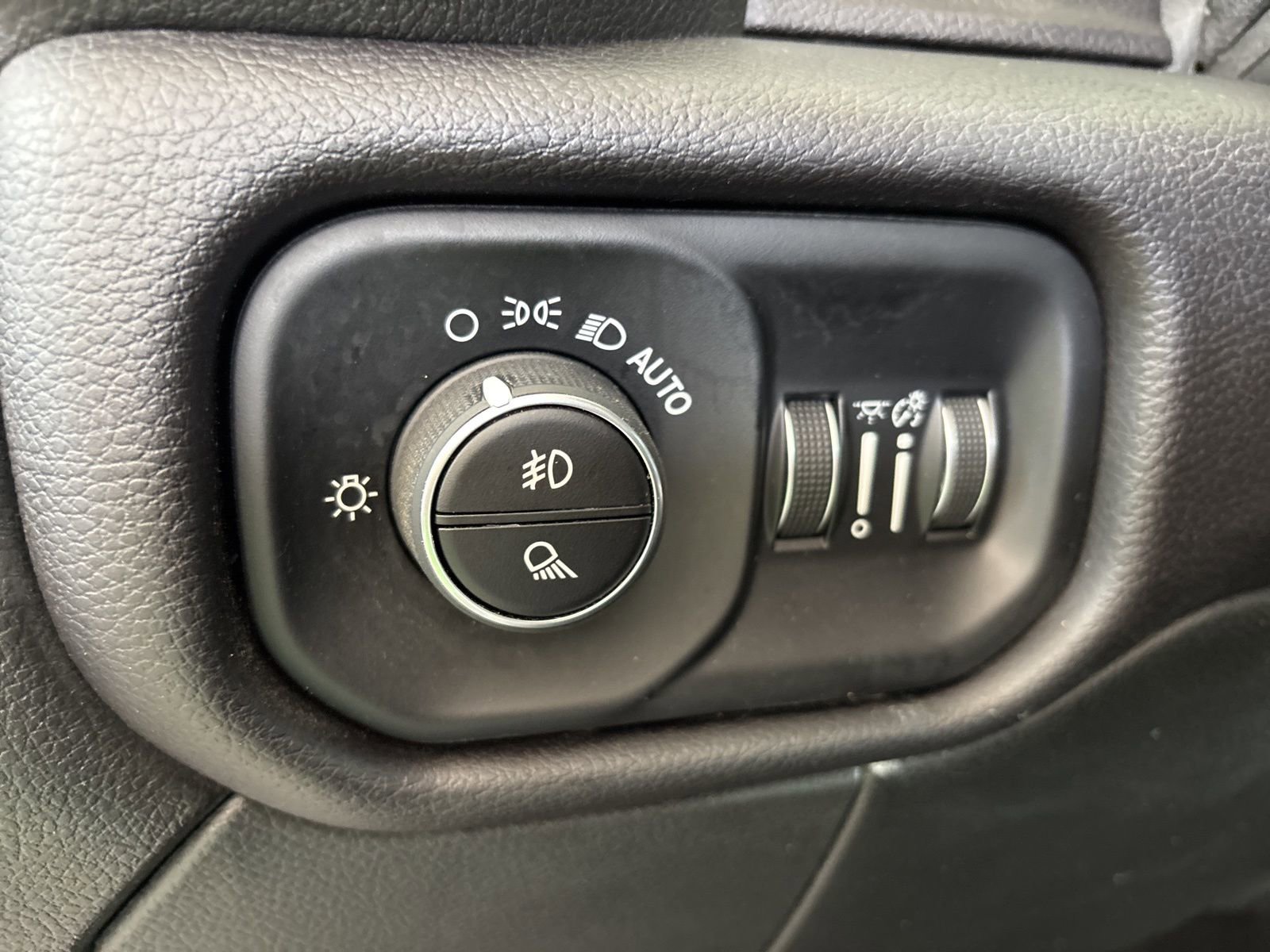 Used 2022 RAM 3500 Laramie w/ Chrome Appearance Group image 12